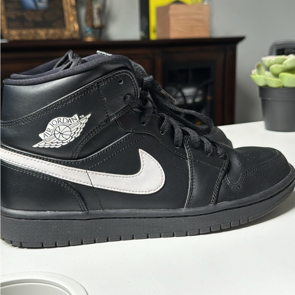 Jordan 1 mid Black and white S8